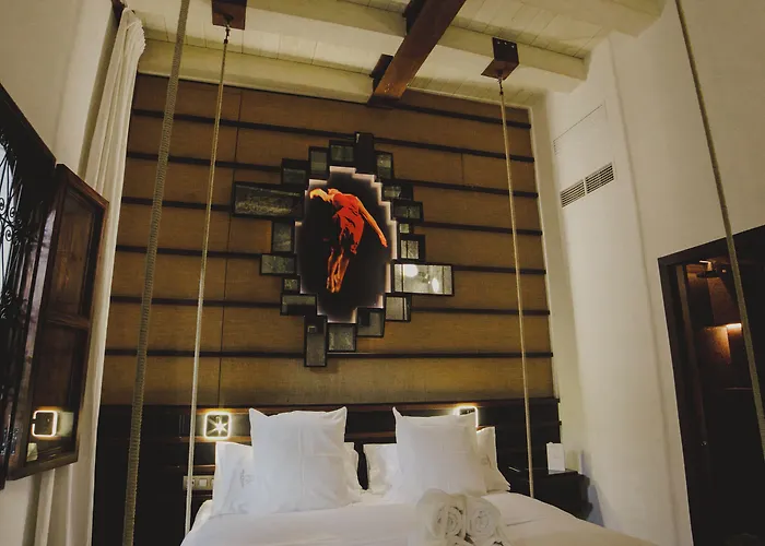 Boutique Patio Del Posadero מלון 3*