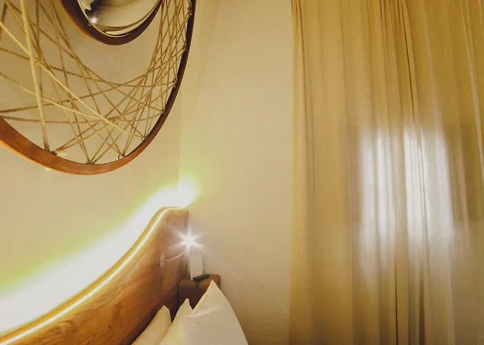 Boutique Patio Del Posadero מלון 3*