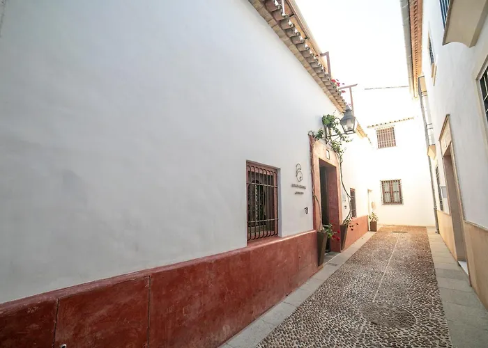 מלון Boutique Patio Del Posadero 3*